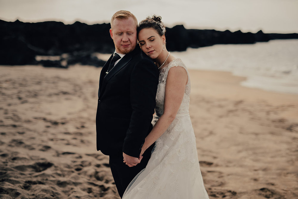 Stylad bröllopsfotografering på Island med bröllopsfotograf från Halmstad