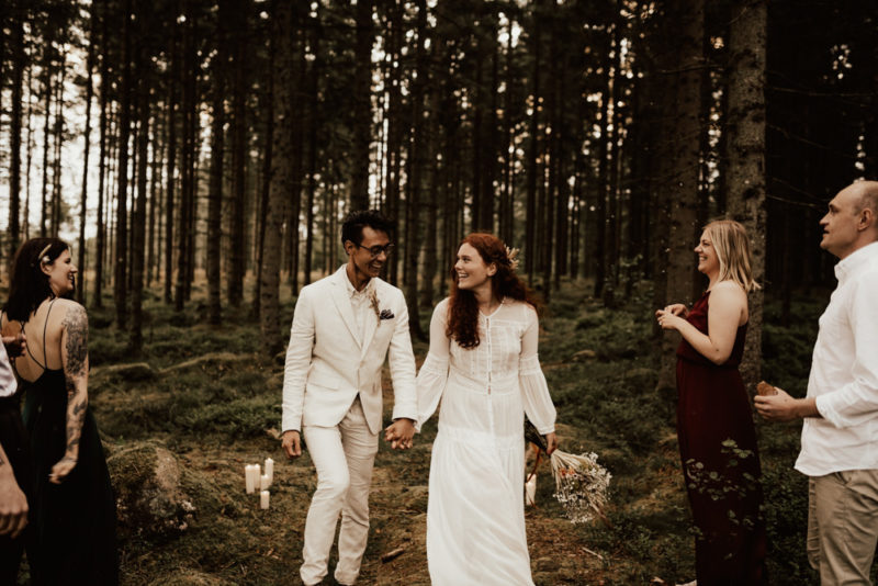 Elopement Sweden Glamping Bohemiskt skogsbröllop
