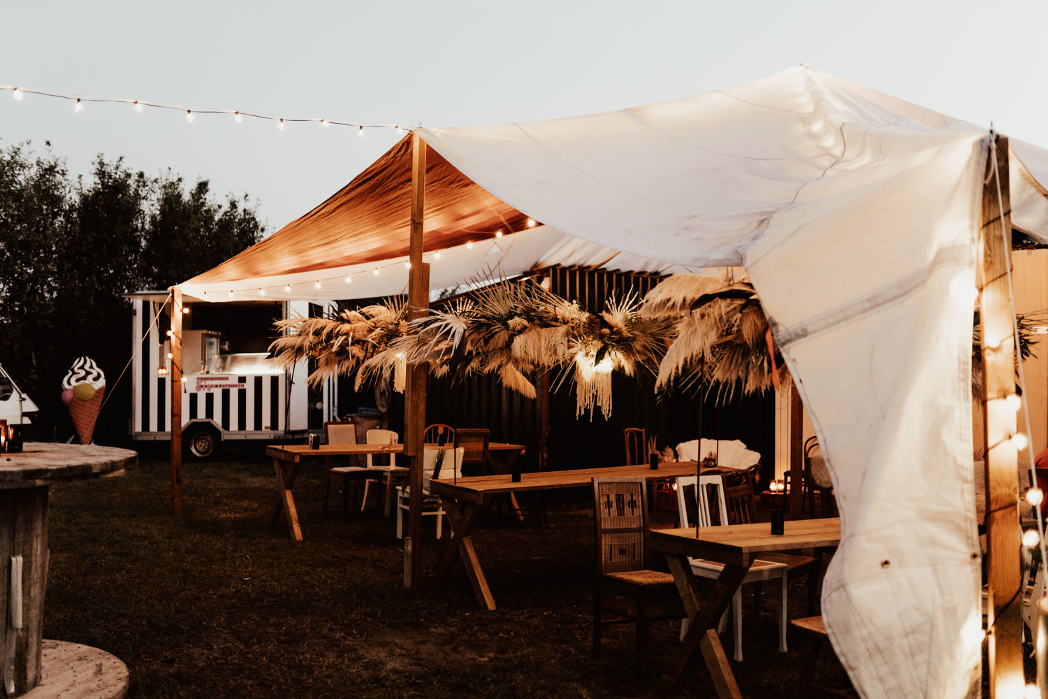 Outdoor boho festival wedding in Borkum Germany with Harry Potter theme and food truck